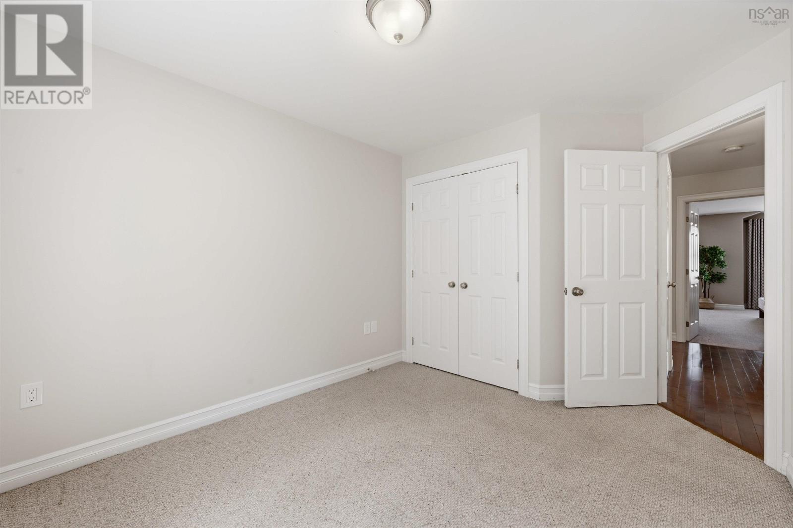 32 Windstone Close - 32