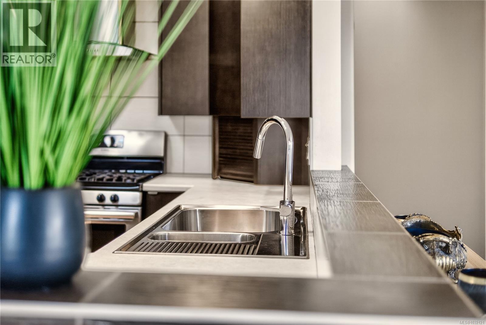 1277 Selkirk Dr - 25
