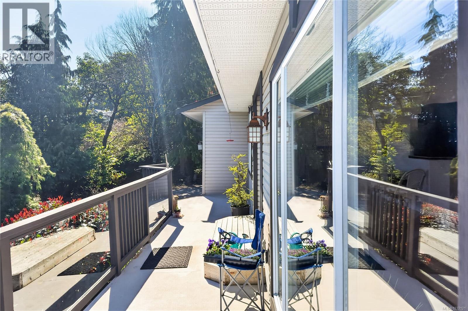 1277 Selkirk Dr - 11