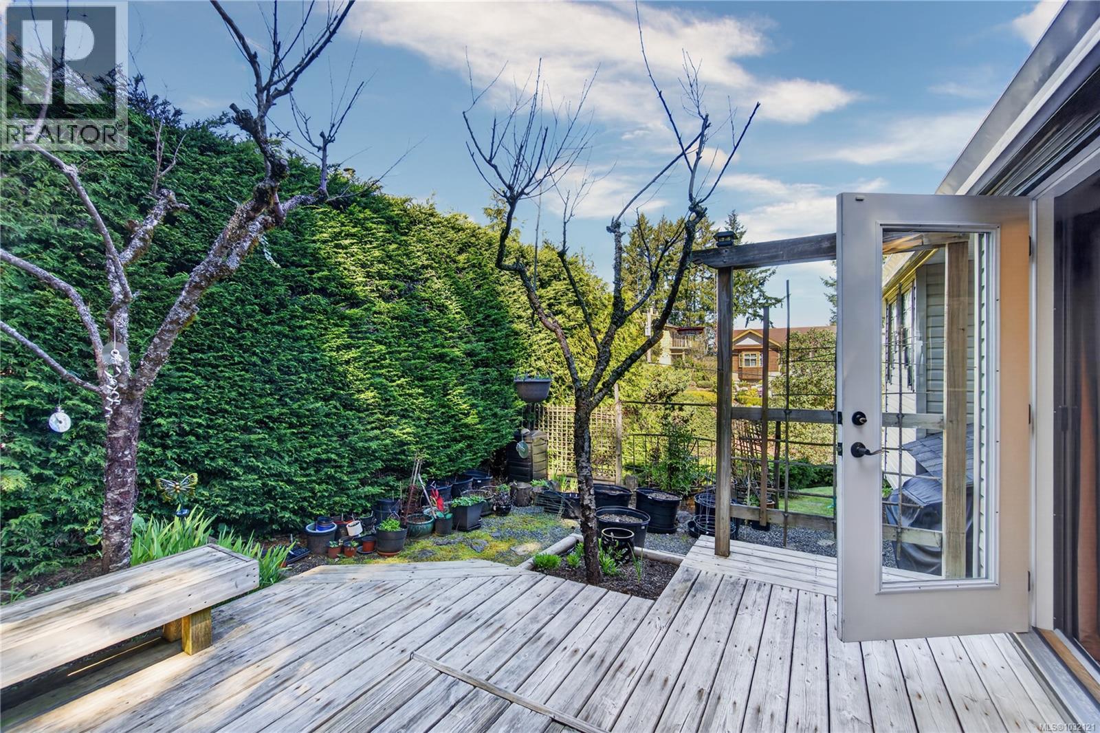 1277 Selkirk Dr - 45