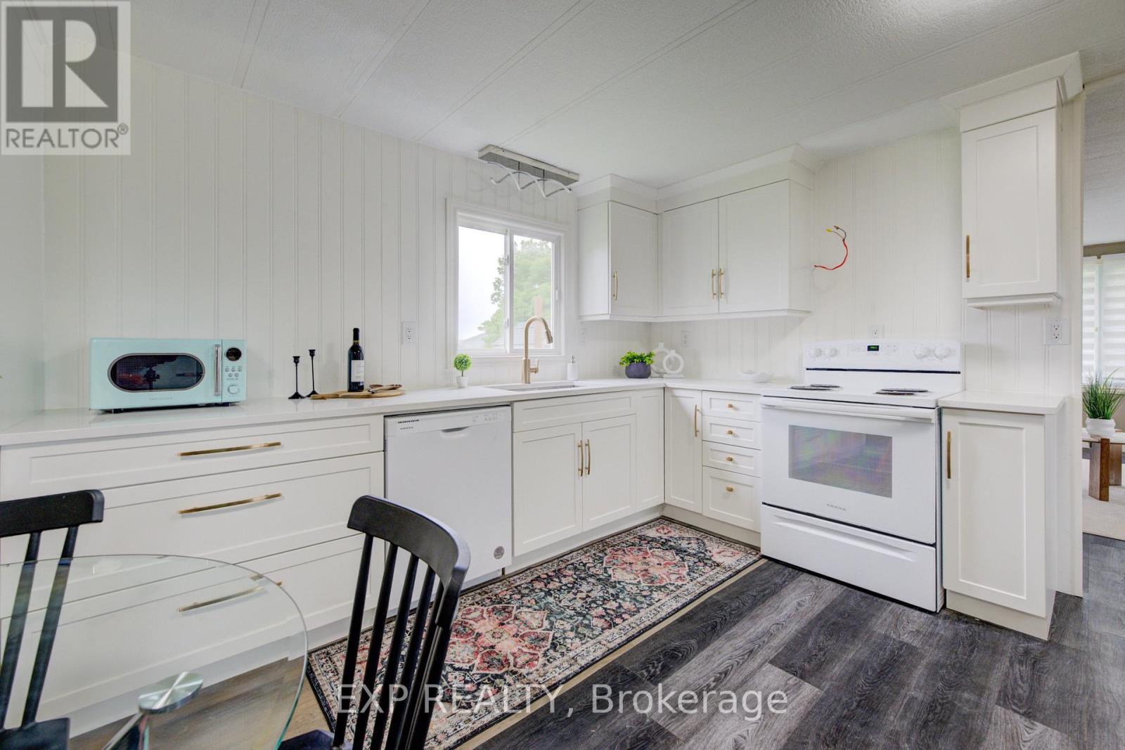 #7 84 WELLINGTON STREET S - 11