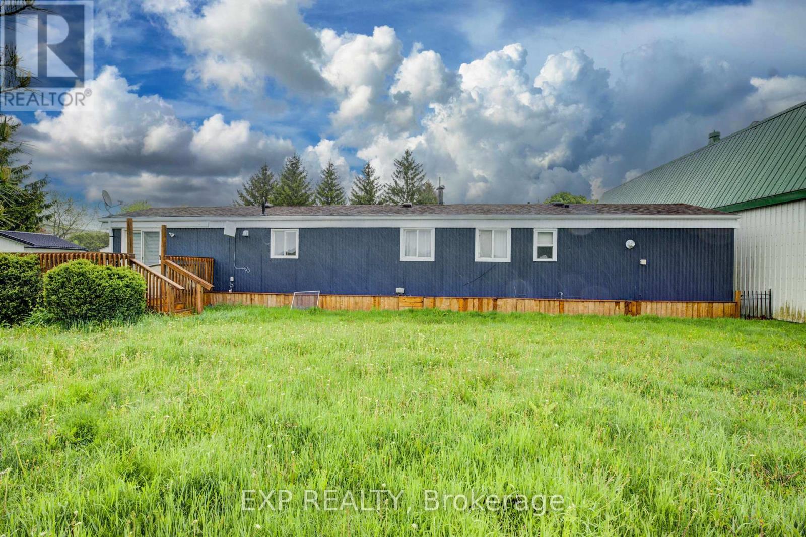 #7 84 WELLINGTON STREET S - 22