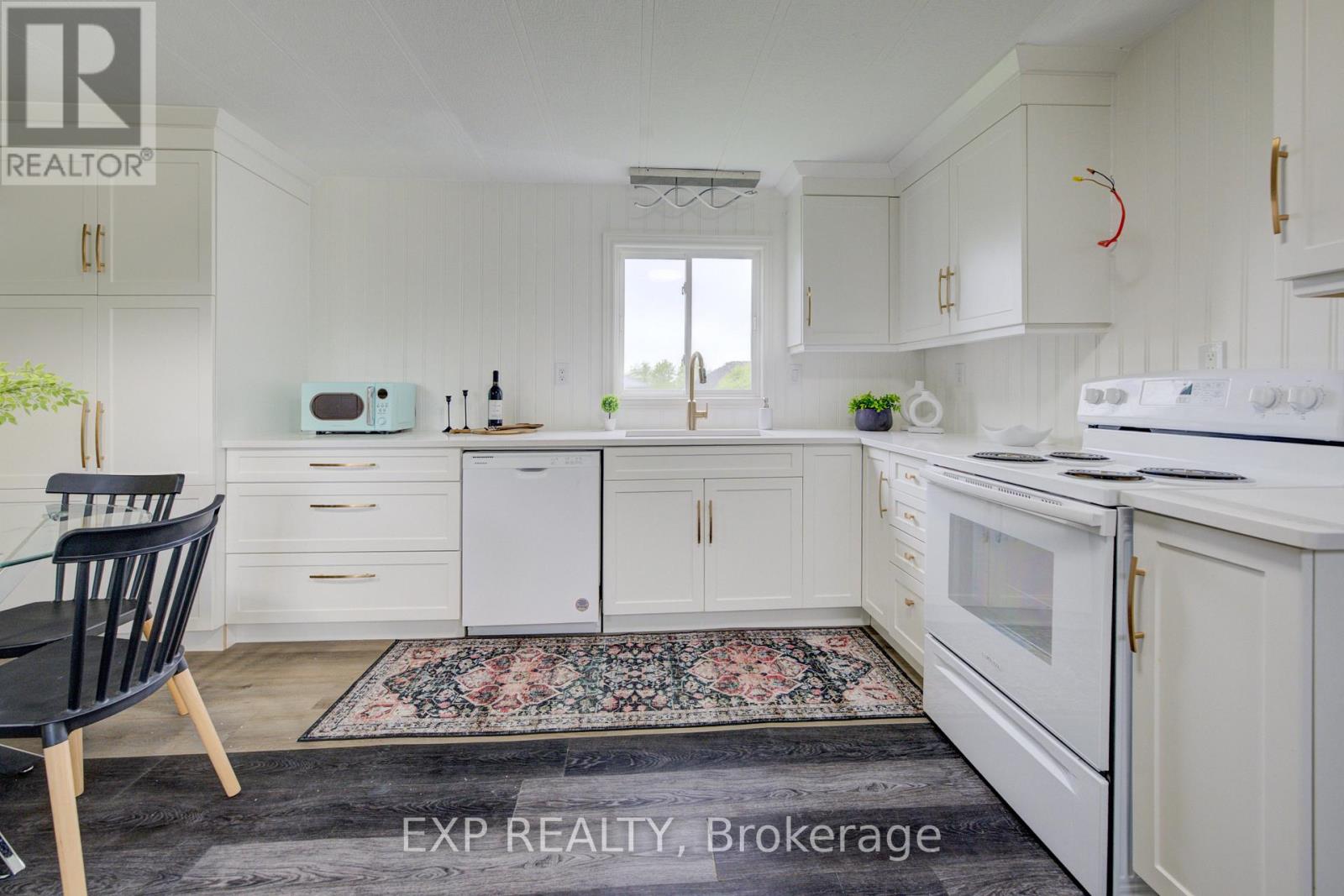 #7 84 WELLINGTON STREET S - 9
