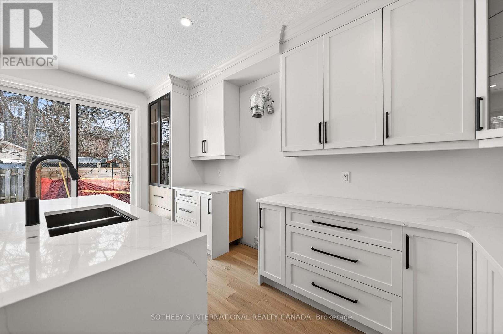42 RICH AVENUE - 15