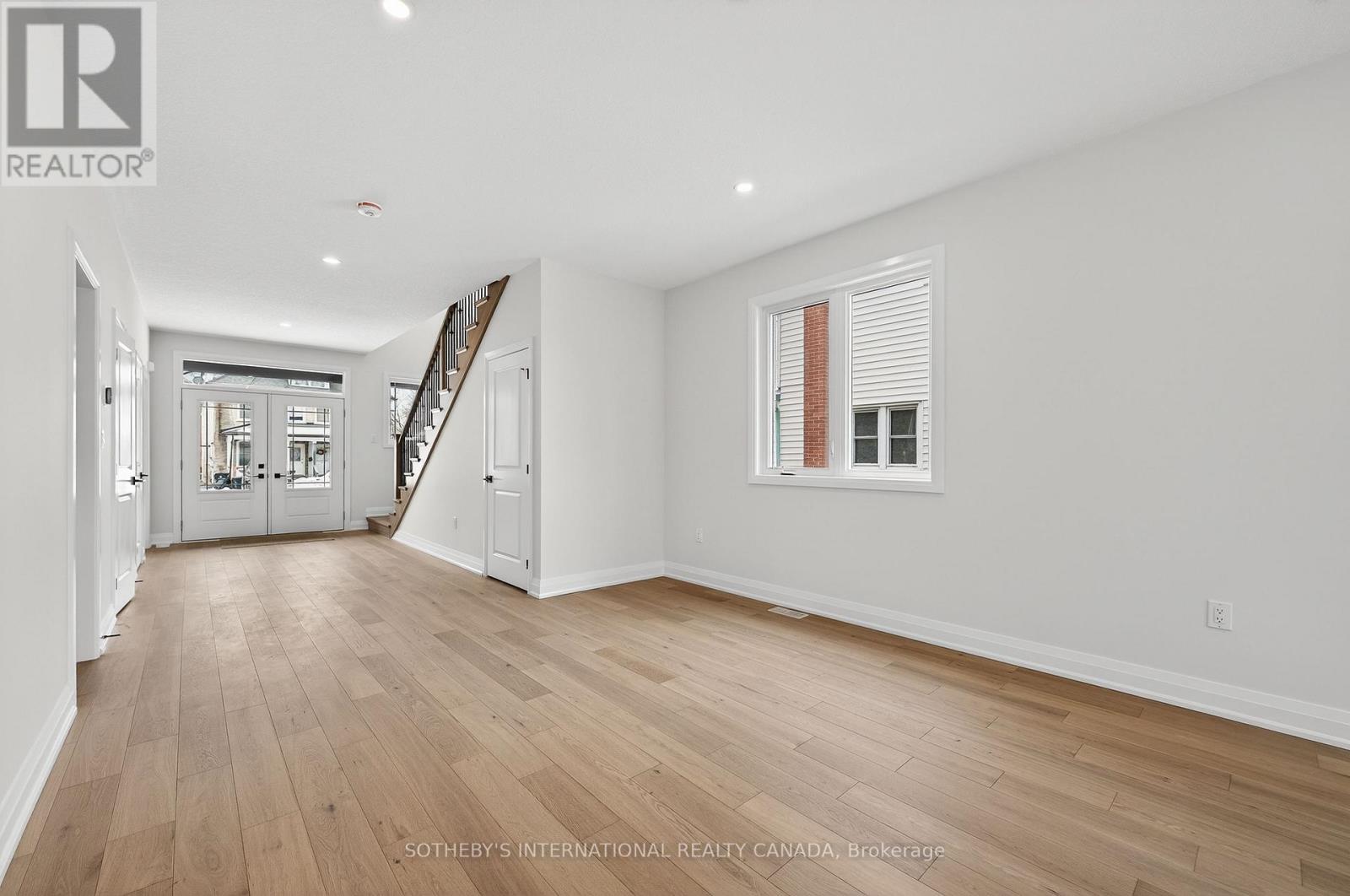 42 RICH AVENUE - 19