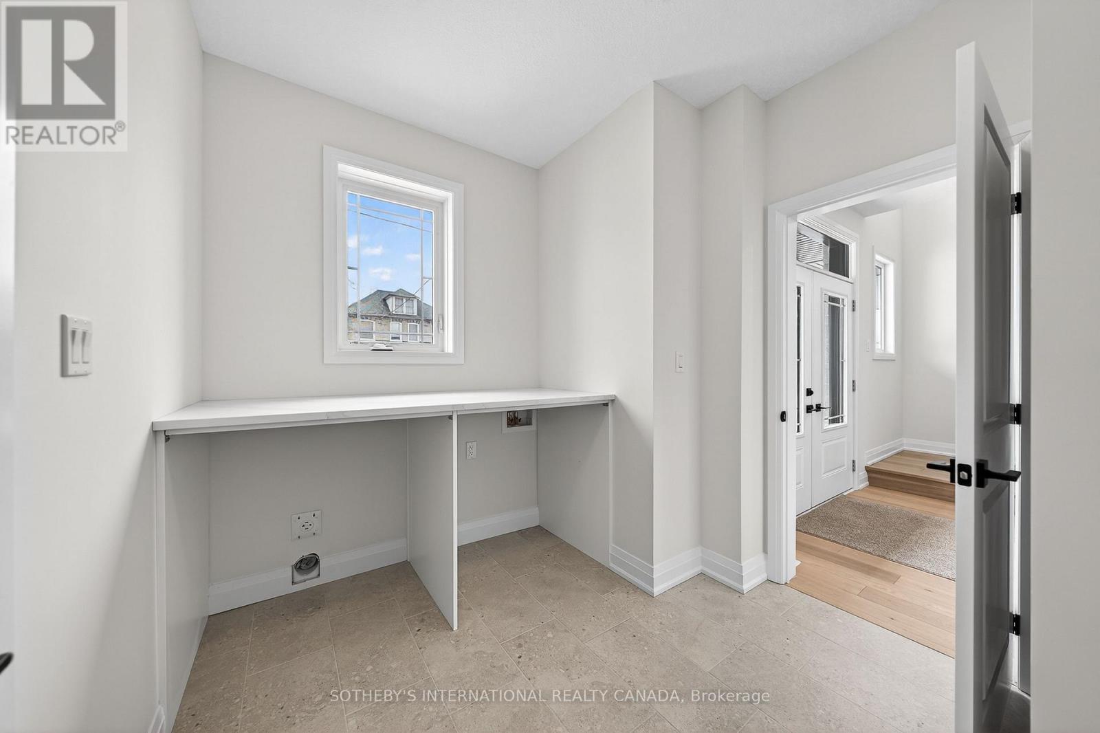 42 RICH AVENUE - 23