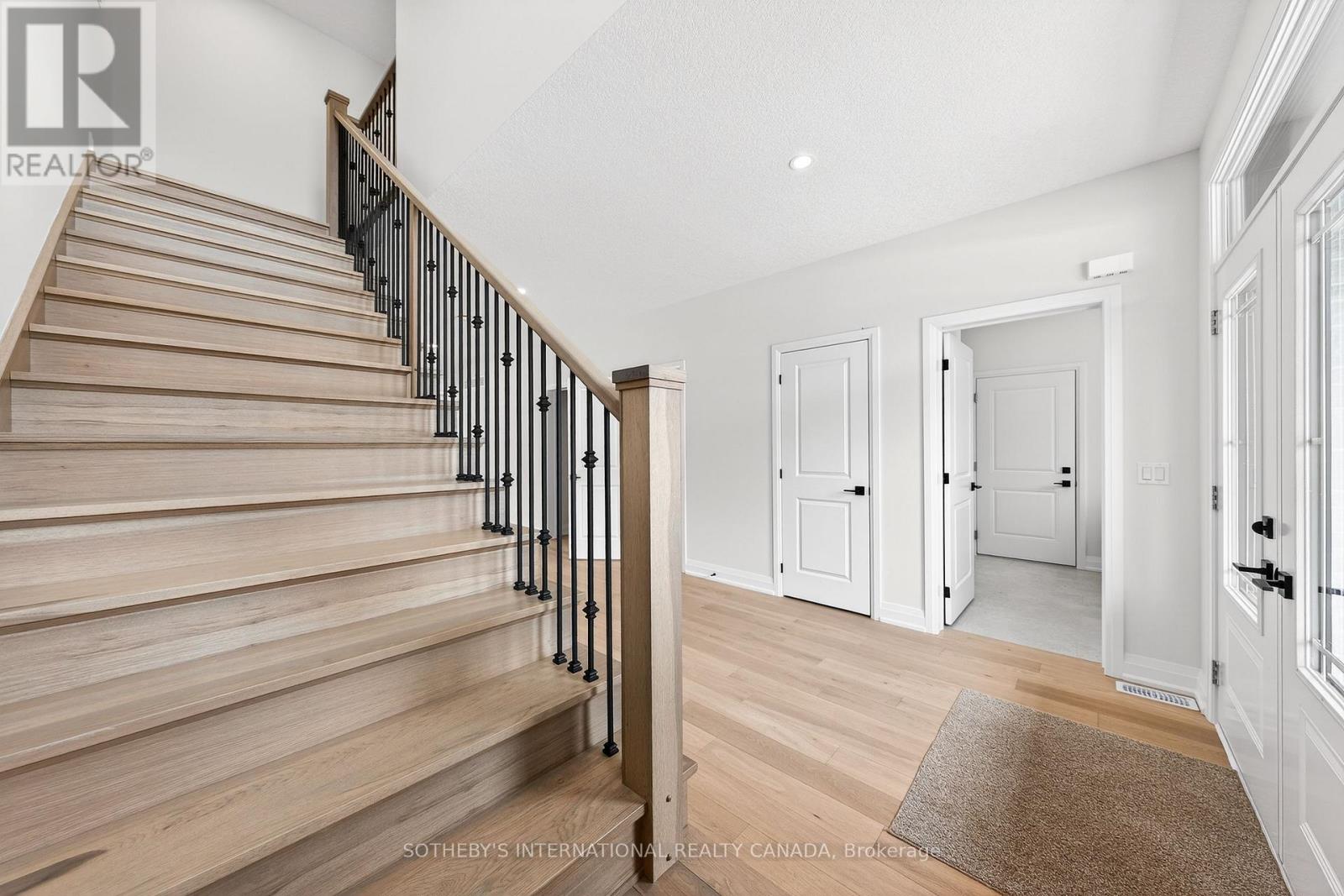 42 RICH AVENUE - 25