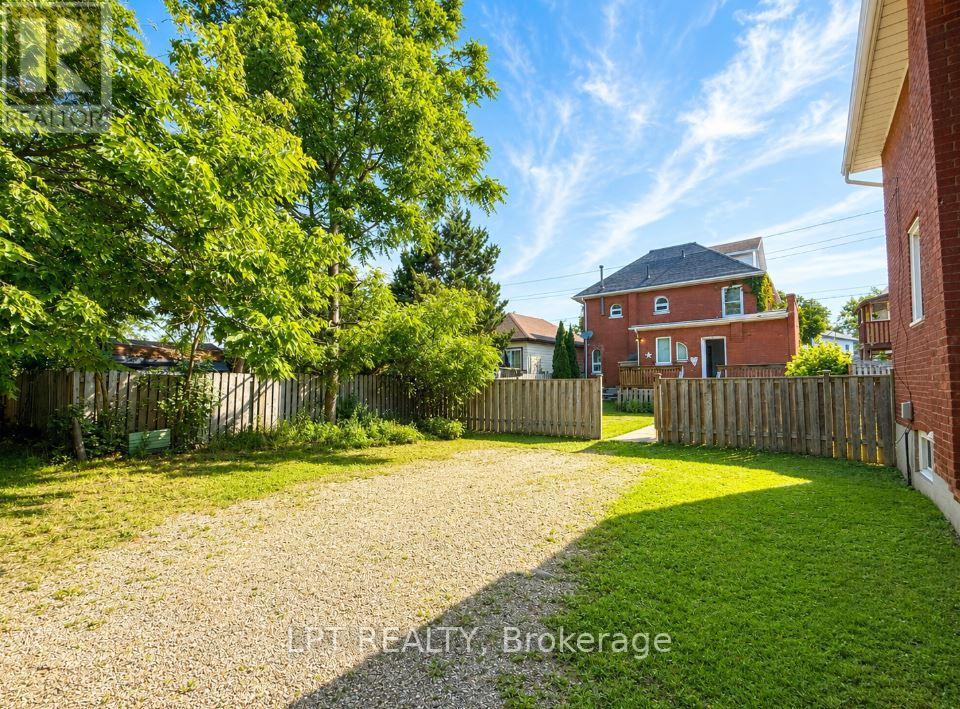 219 ERIE AVENUE - 24