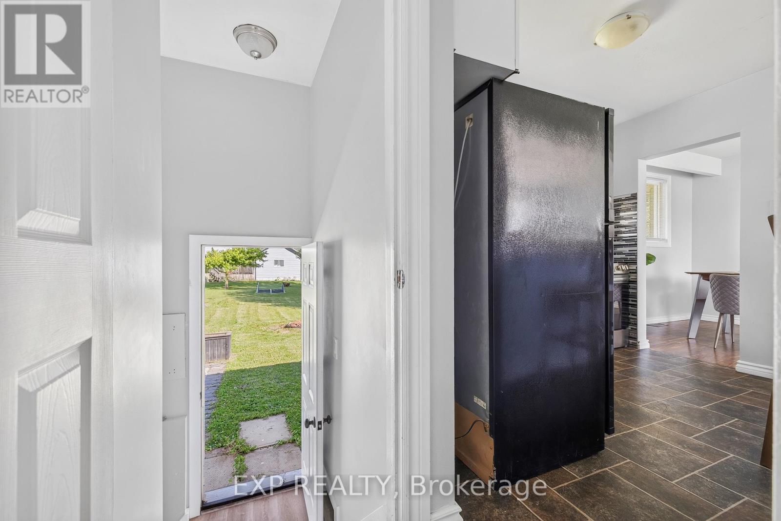 261 KING STREET - 23