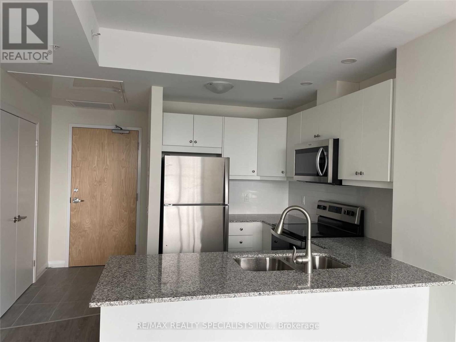 1103A - 60 CHARLES STREET W — photo 3