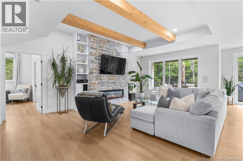 104 Rue Paris Street - Image 18