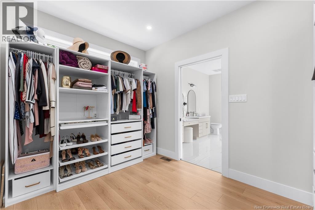 104 Rue Paris Street - Image 23