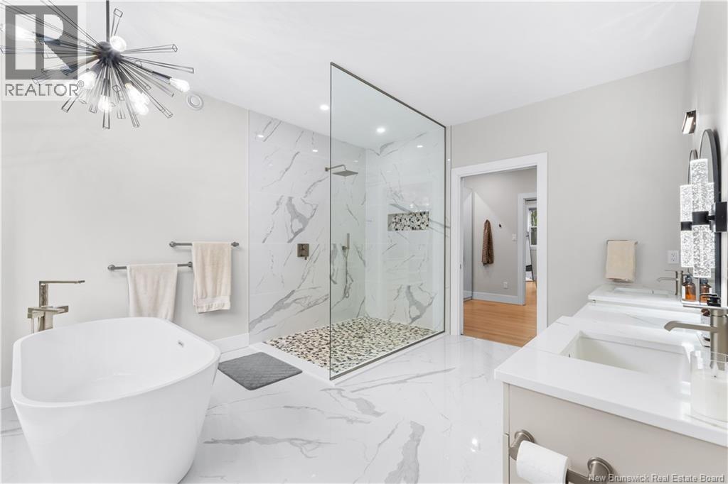 104 Rue Paris Street - Image 26