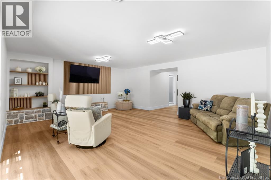 104 Rue Paris Street - Image 34