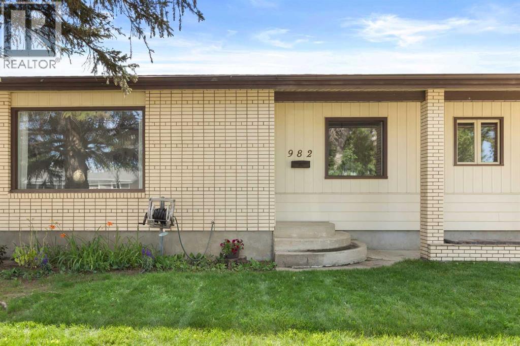 982 Stewart Drive NW - photo 2