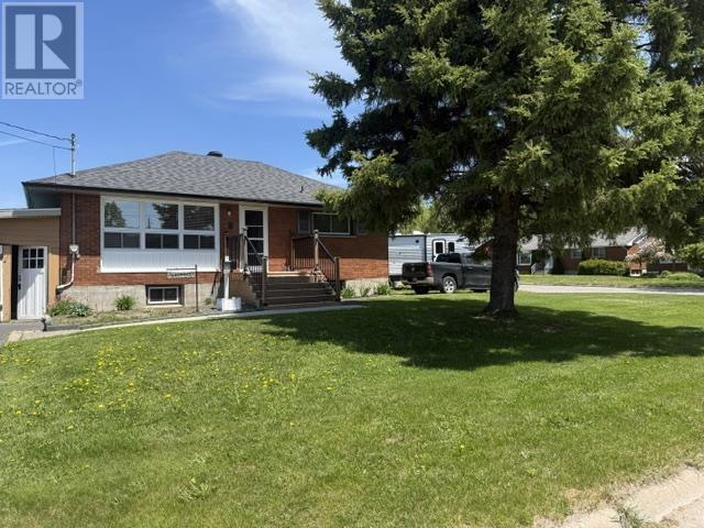 8 Mayfair AVE - 1
