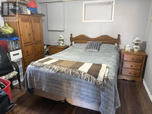 8 Mayfair AVE - 16