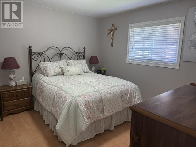 8 Mayfair AVE - 17