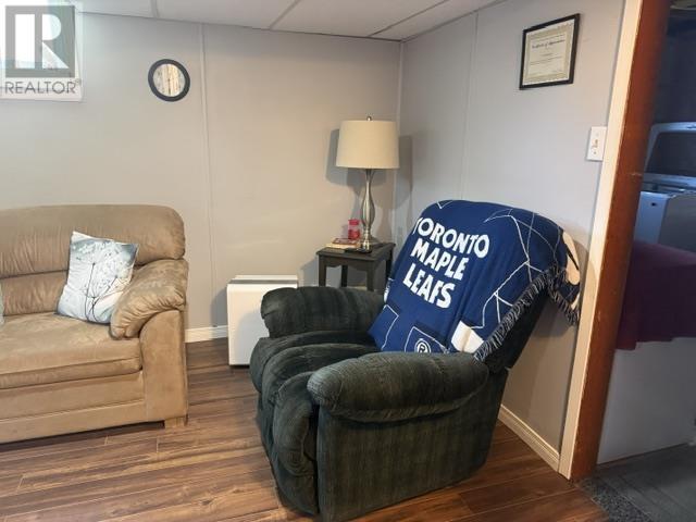 8 Mayfair AVE - 20