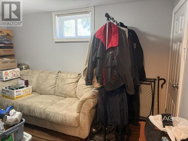 8 Mayfair AVE - 22