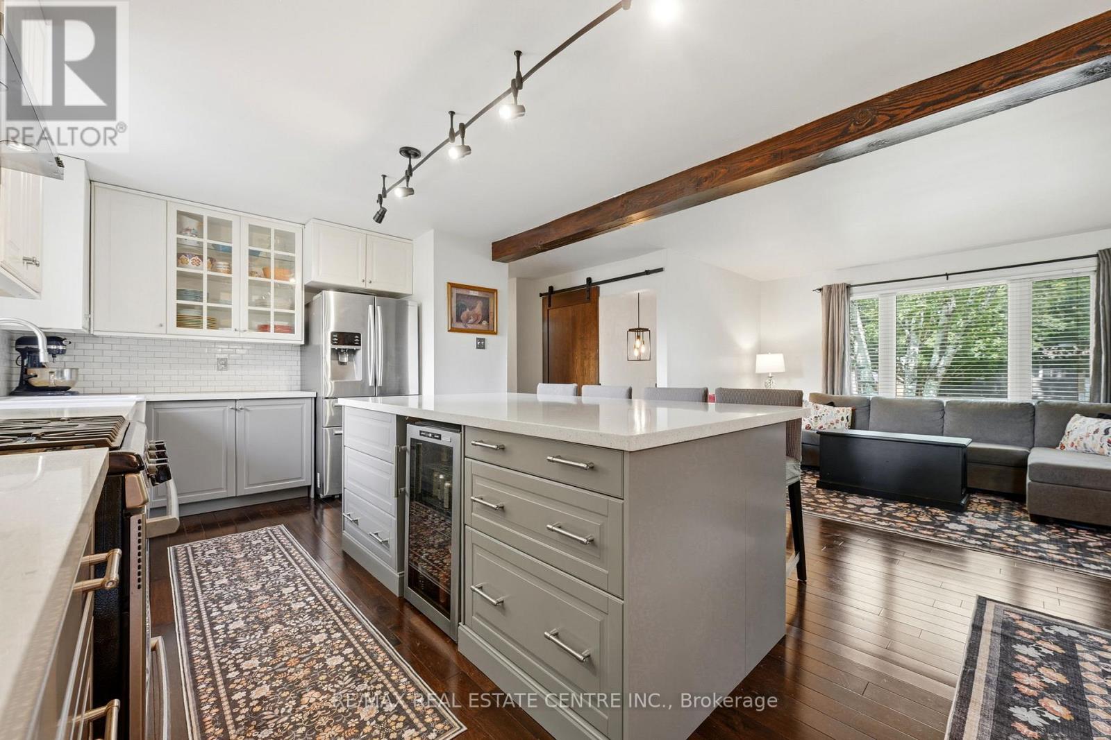 13 DOUGLAS CRESCENT - 15