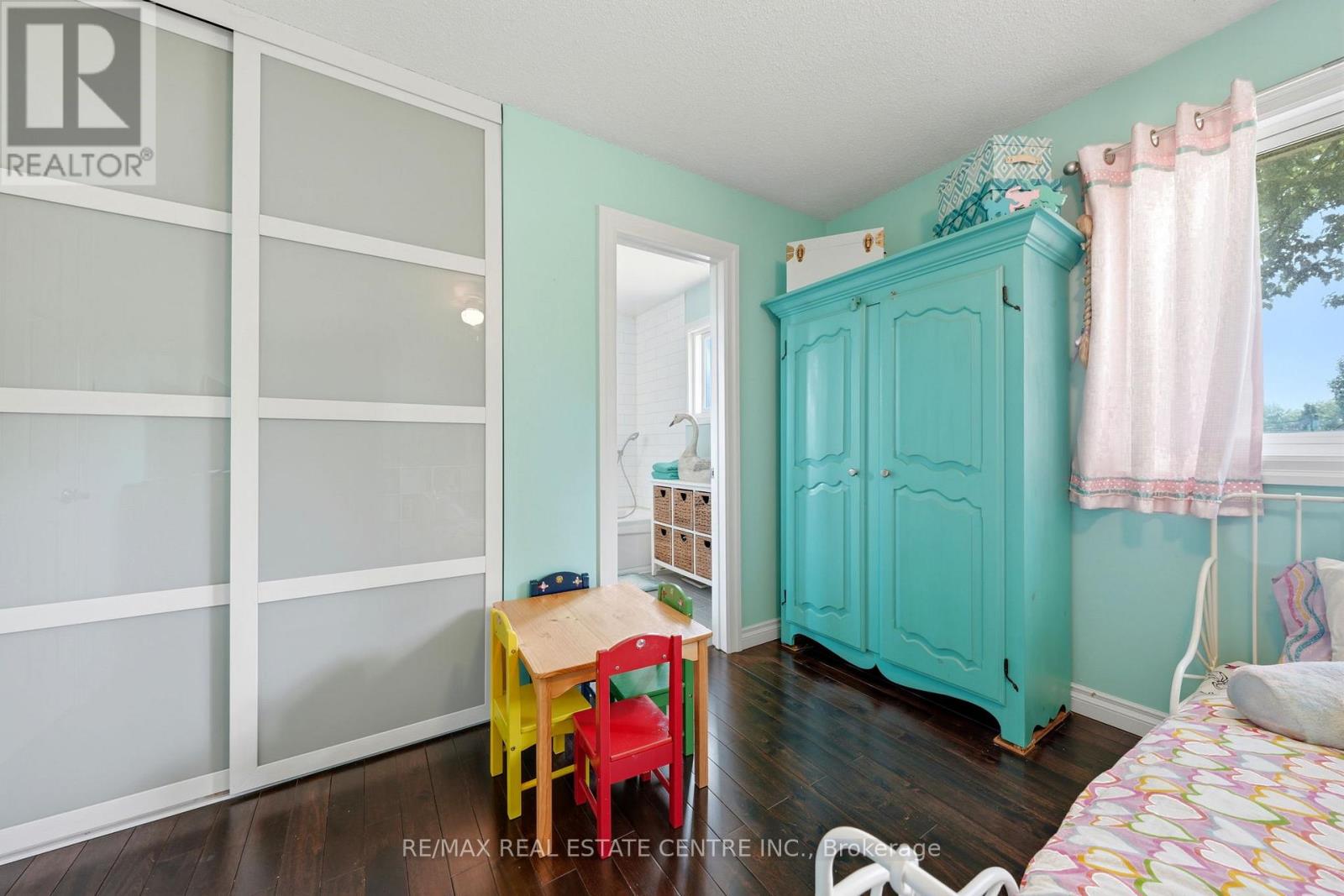 13 DOUGLAS CRESCENT - 21