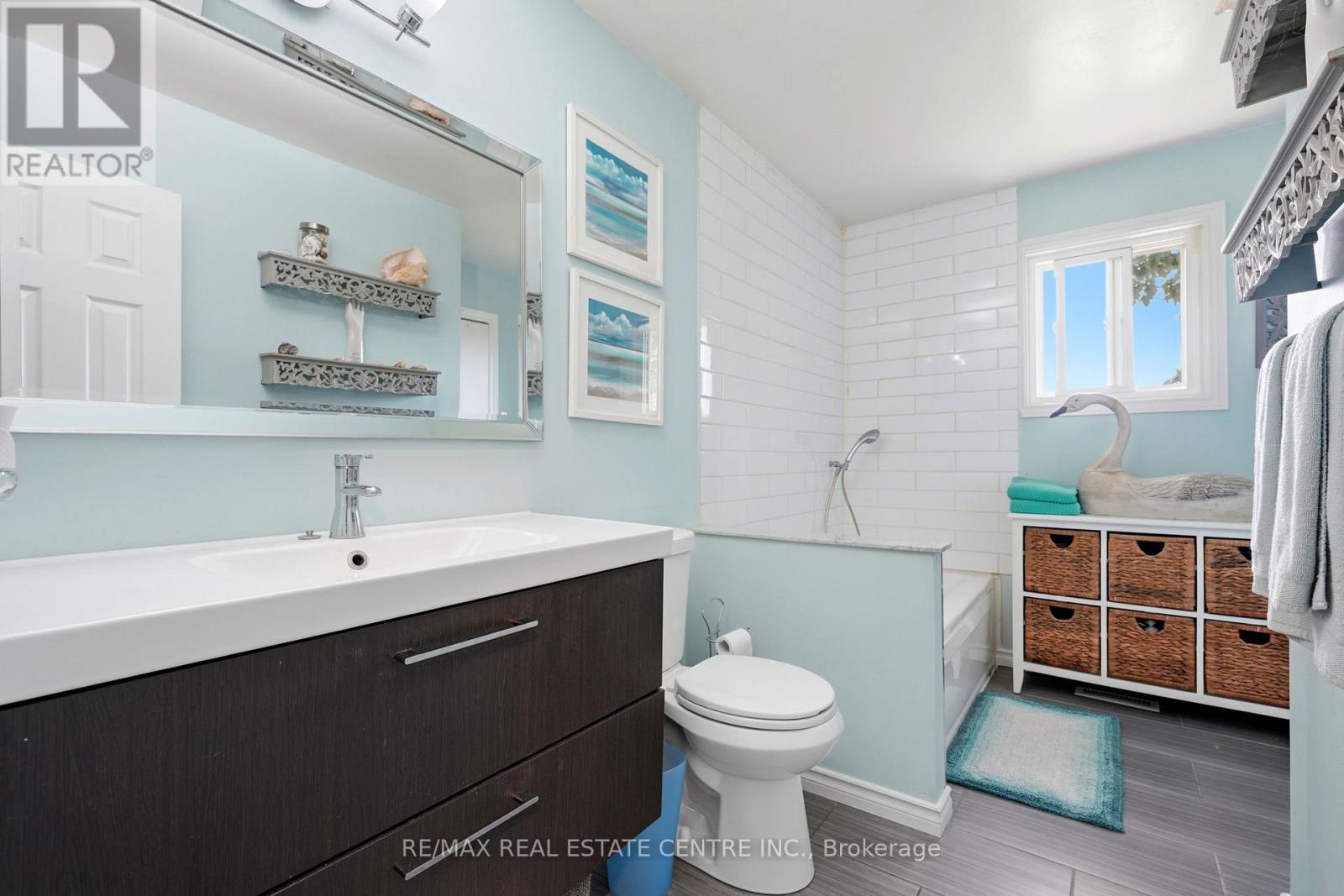 13 DOUGLAS CRESCENT - 22
