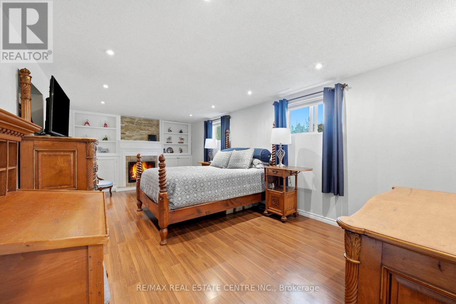 13 DOUGLAS CRESCENT - 32