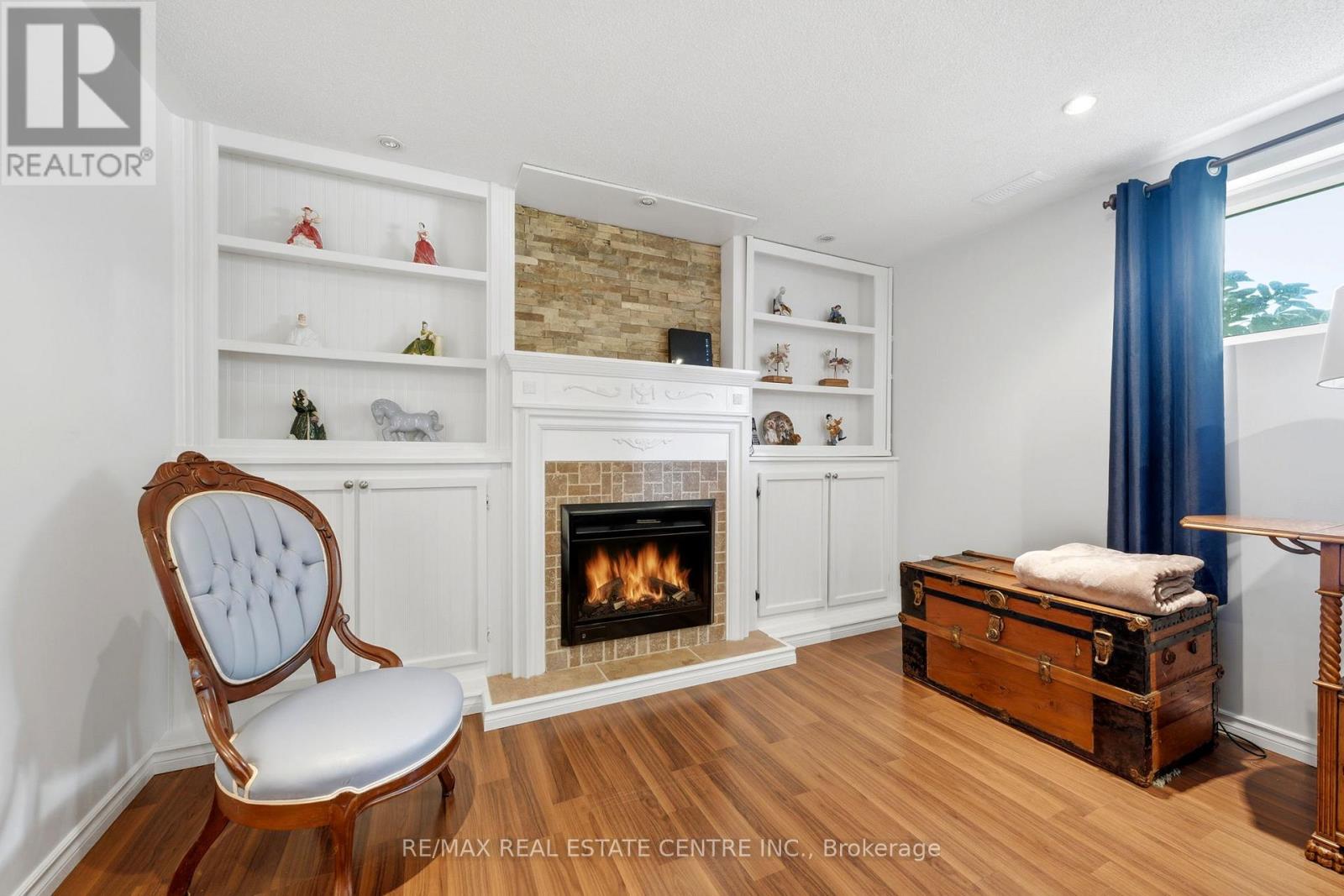 13 DOUGLAS CRESCENT - 33