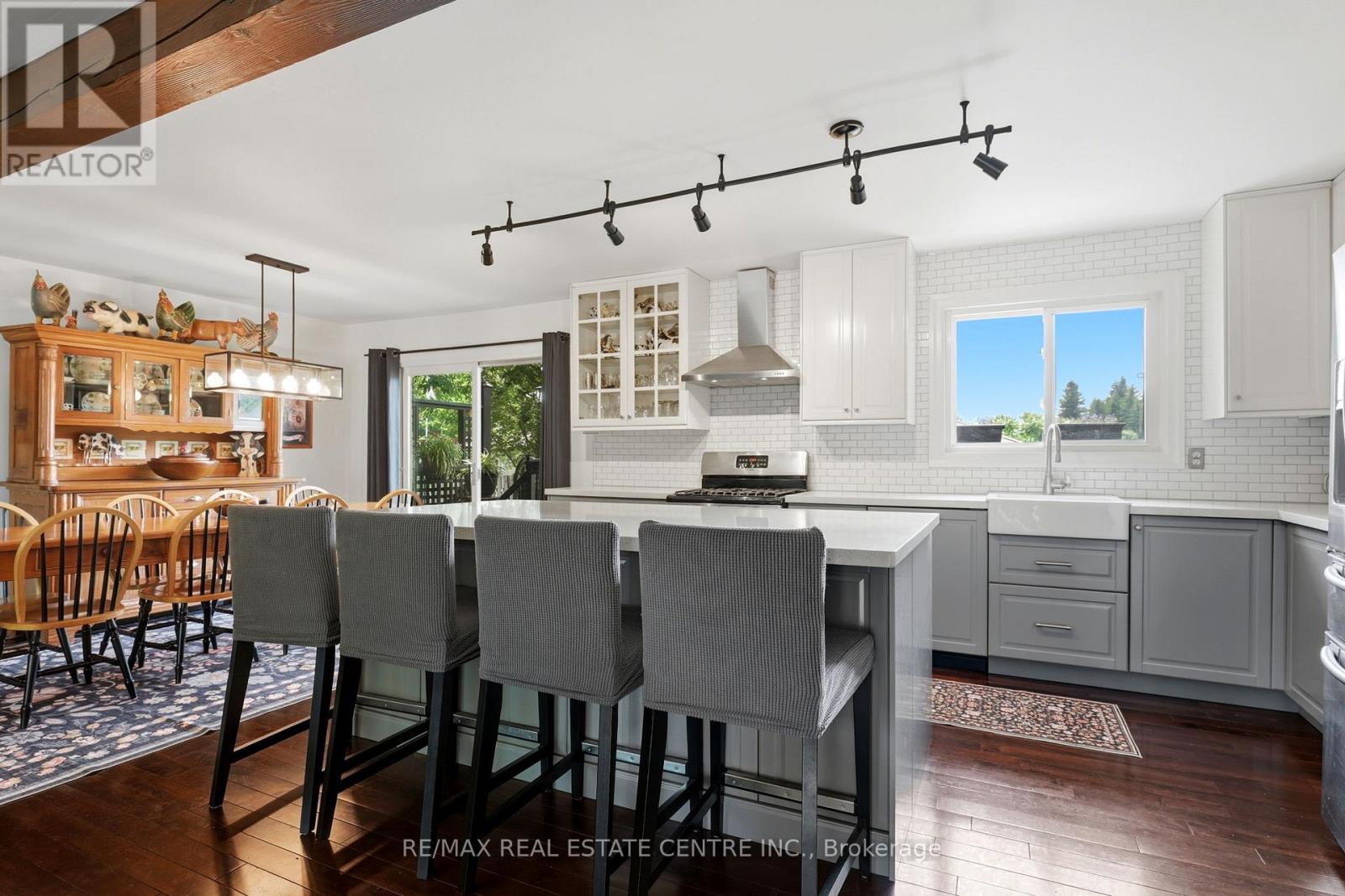 13 DOUGLAS CRESCENT - 12