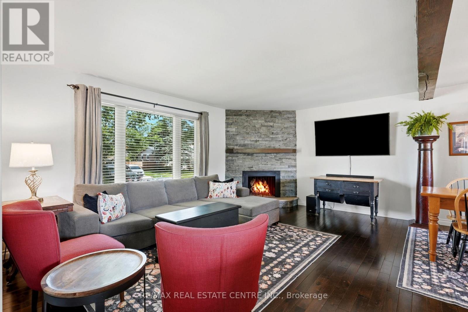 13 DOUGLAS CRESCENT - 7