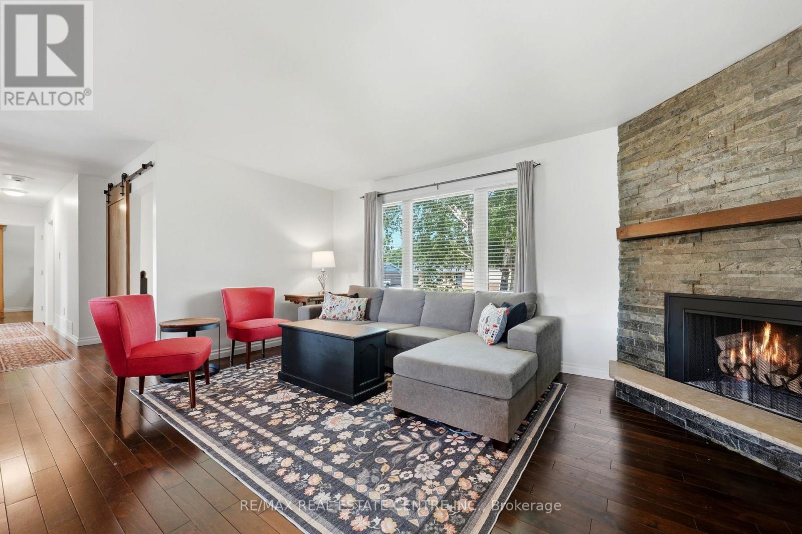13 DOUGLAS CRESCENT - 8
