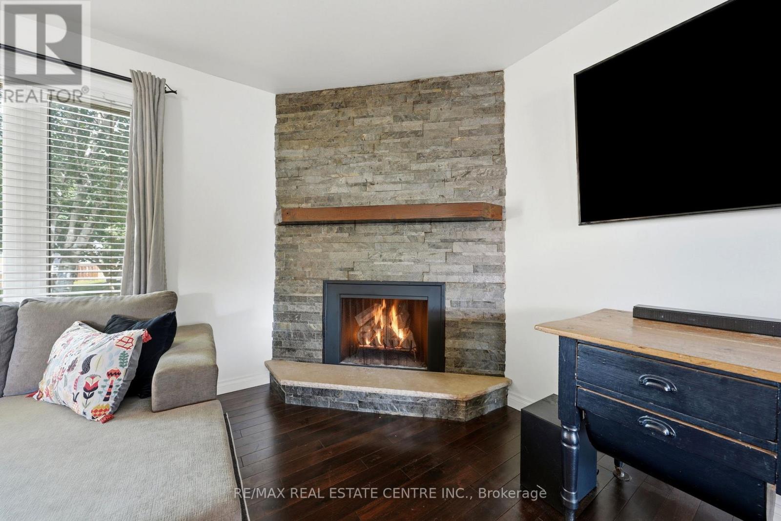 13 DOUGLAS CRESCENT - 9