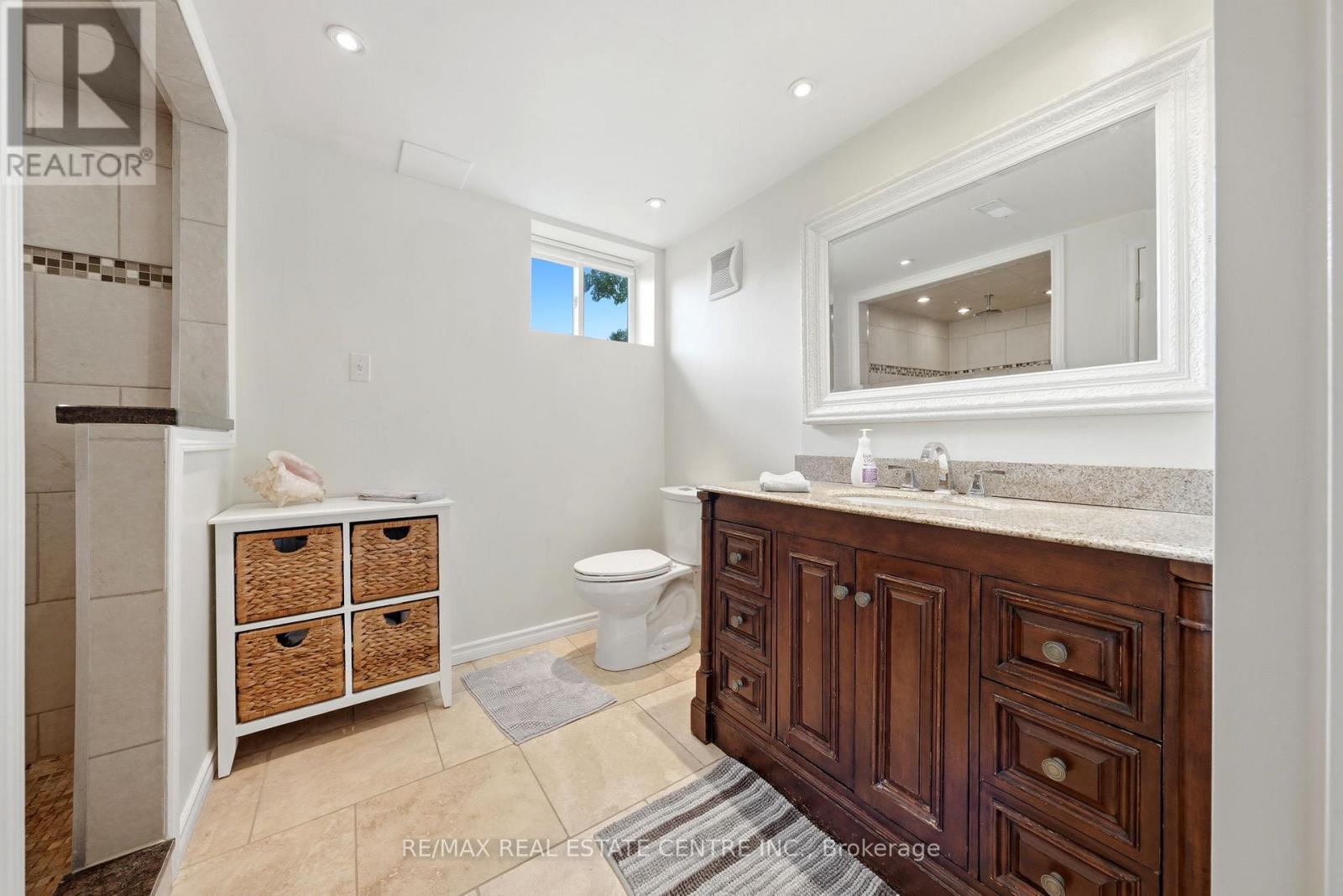 13 DOUGLAS CRESCENT - 35