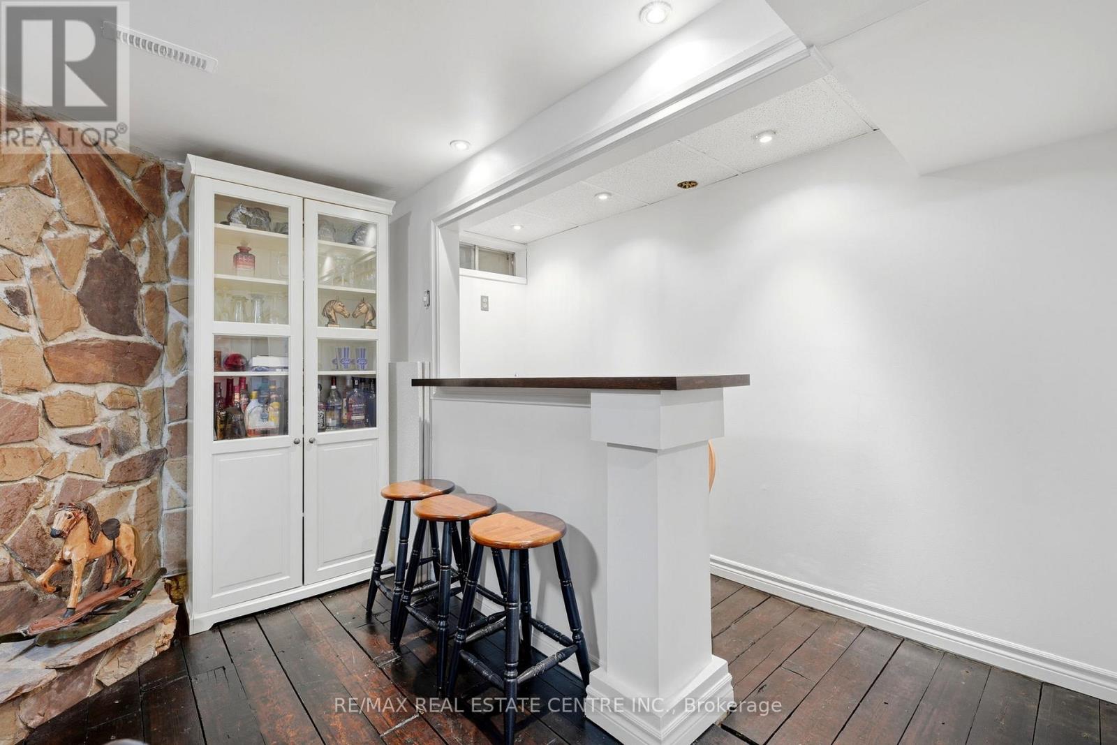 13 DOUGLAS CRESCENT - 29