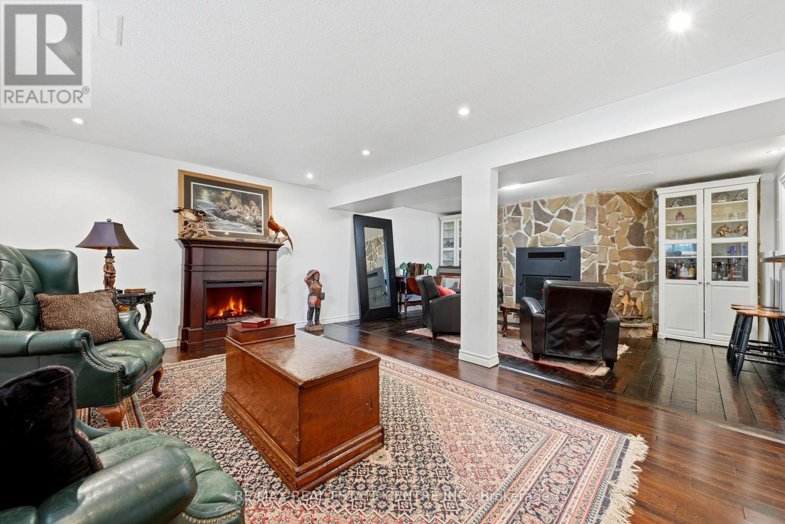 13 DOUGLAS CRESCENT - 30