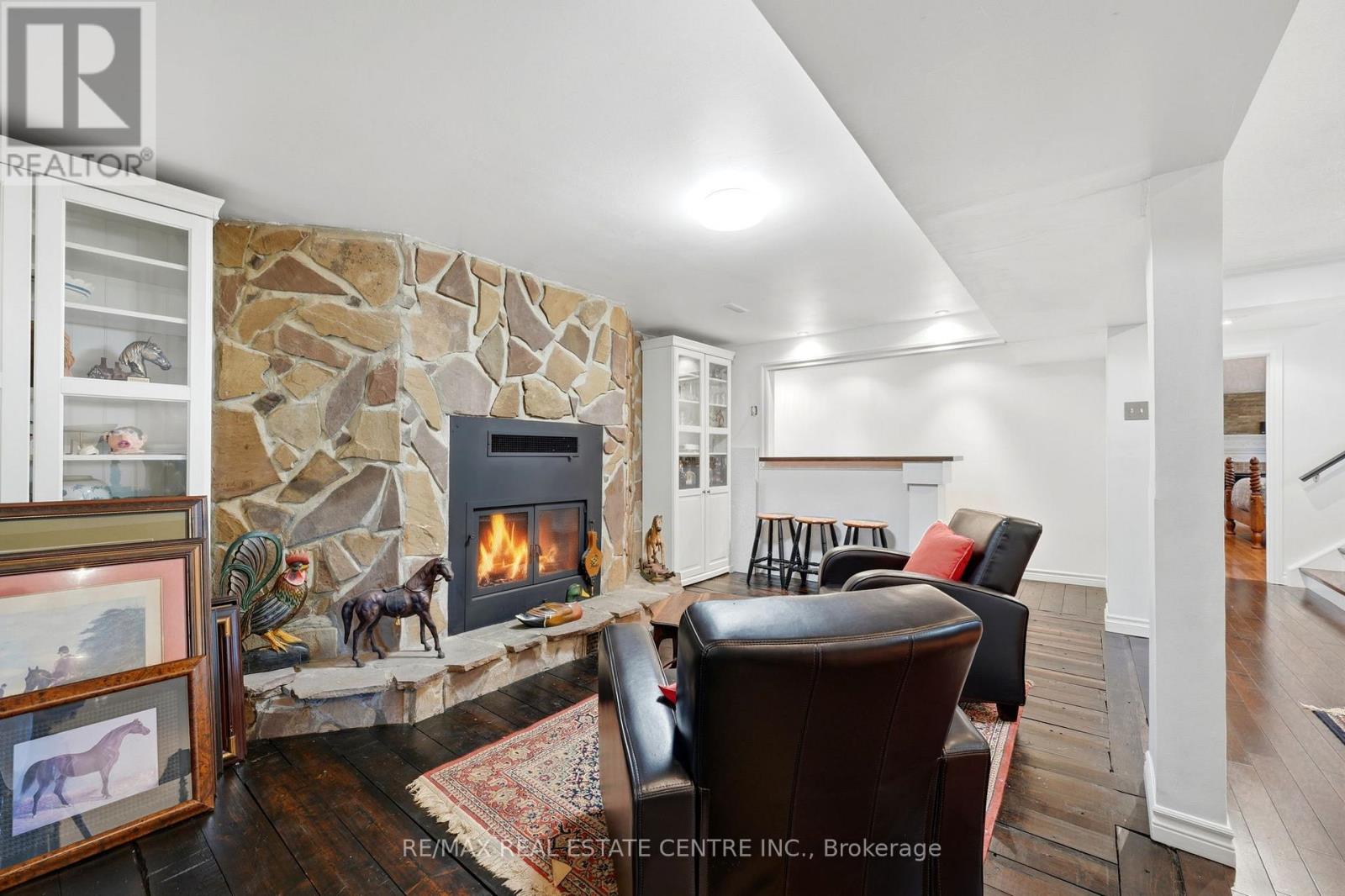 13 DOUGLAS CRESCENT - 31