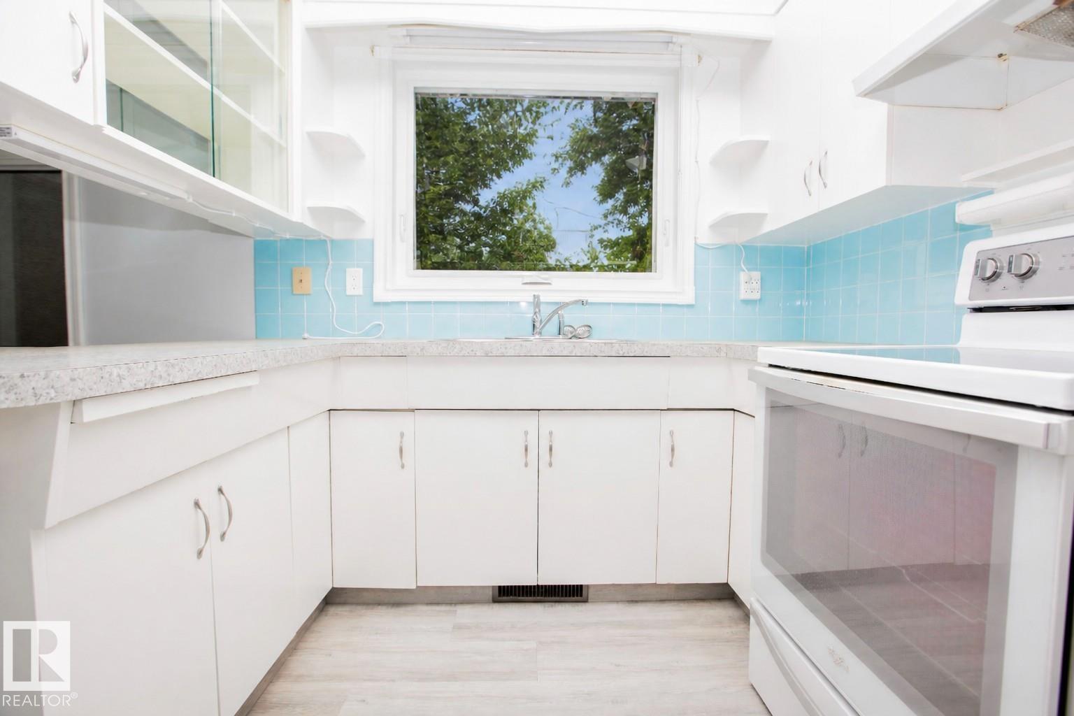 11131 52 ST NW - 29