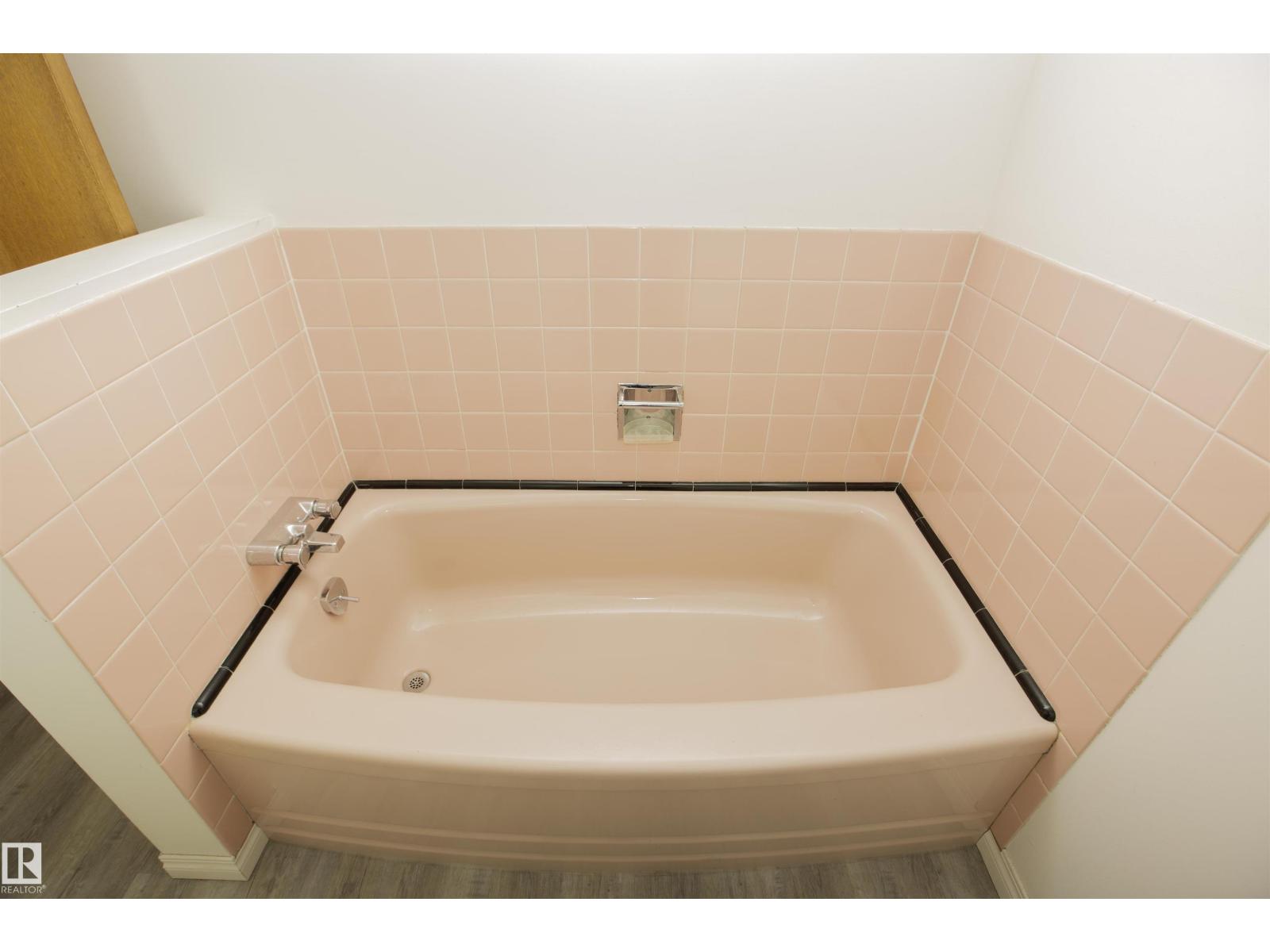 11131 52 ST NW - 33