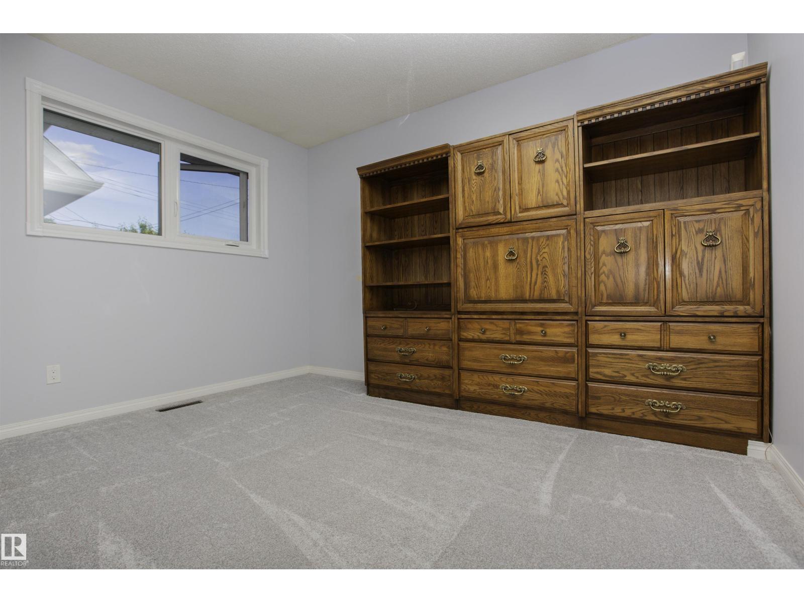 11131 52 ST NW - 37
