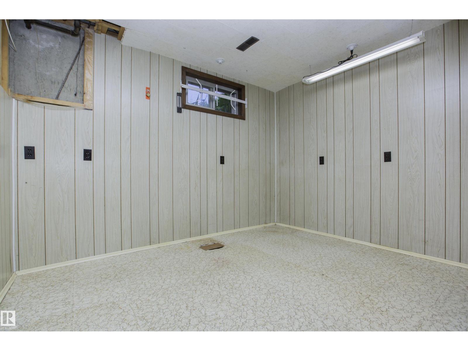 11131 52 ST NW - 56