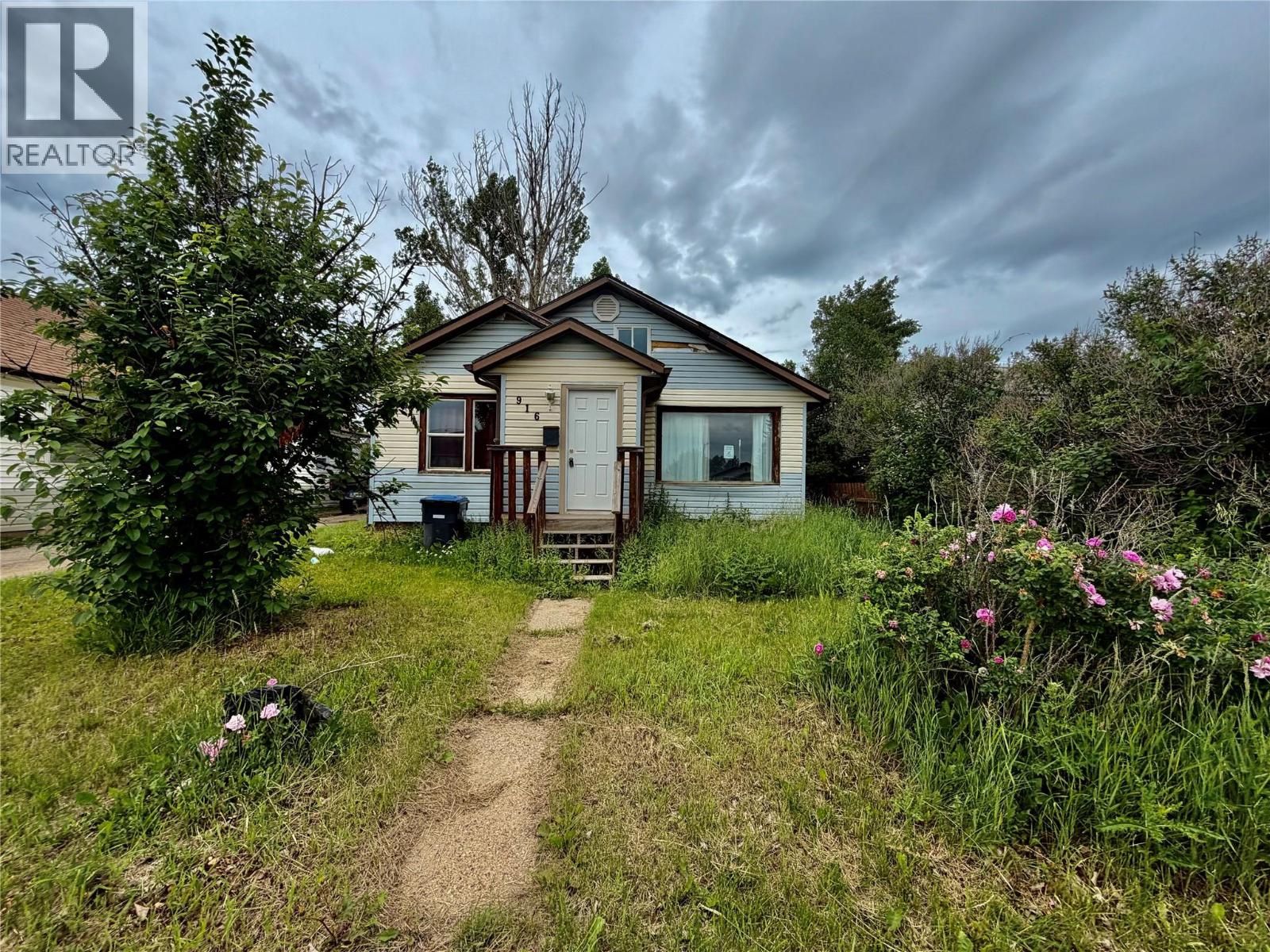916 106 Avenue - 1