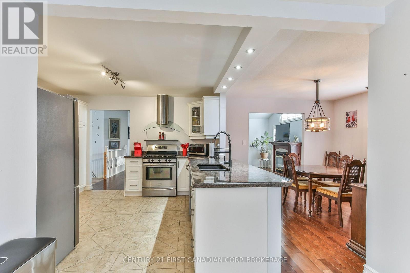 24 LINWOOD DRIVE - 6