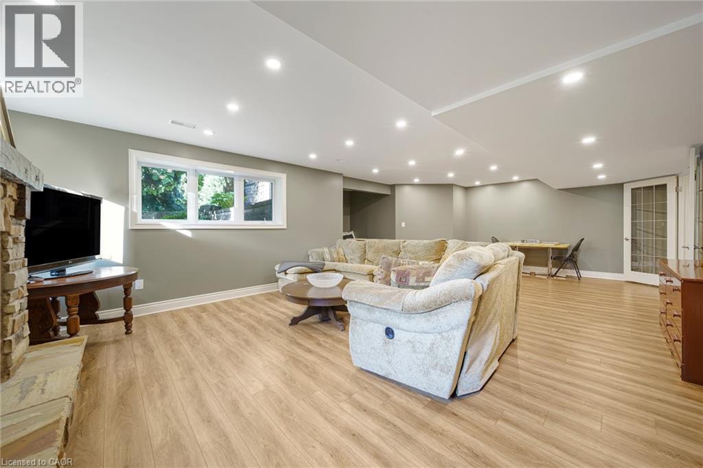 112 DIRKSEN Court - 34
