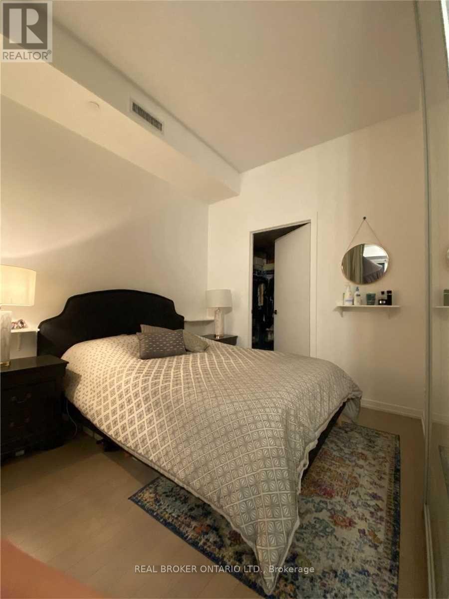 #515 101 PETER STREET W - 6