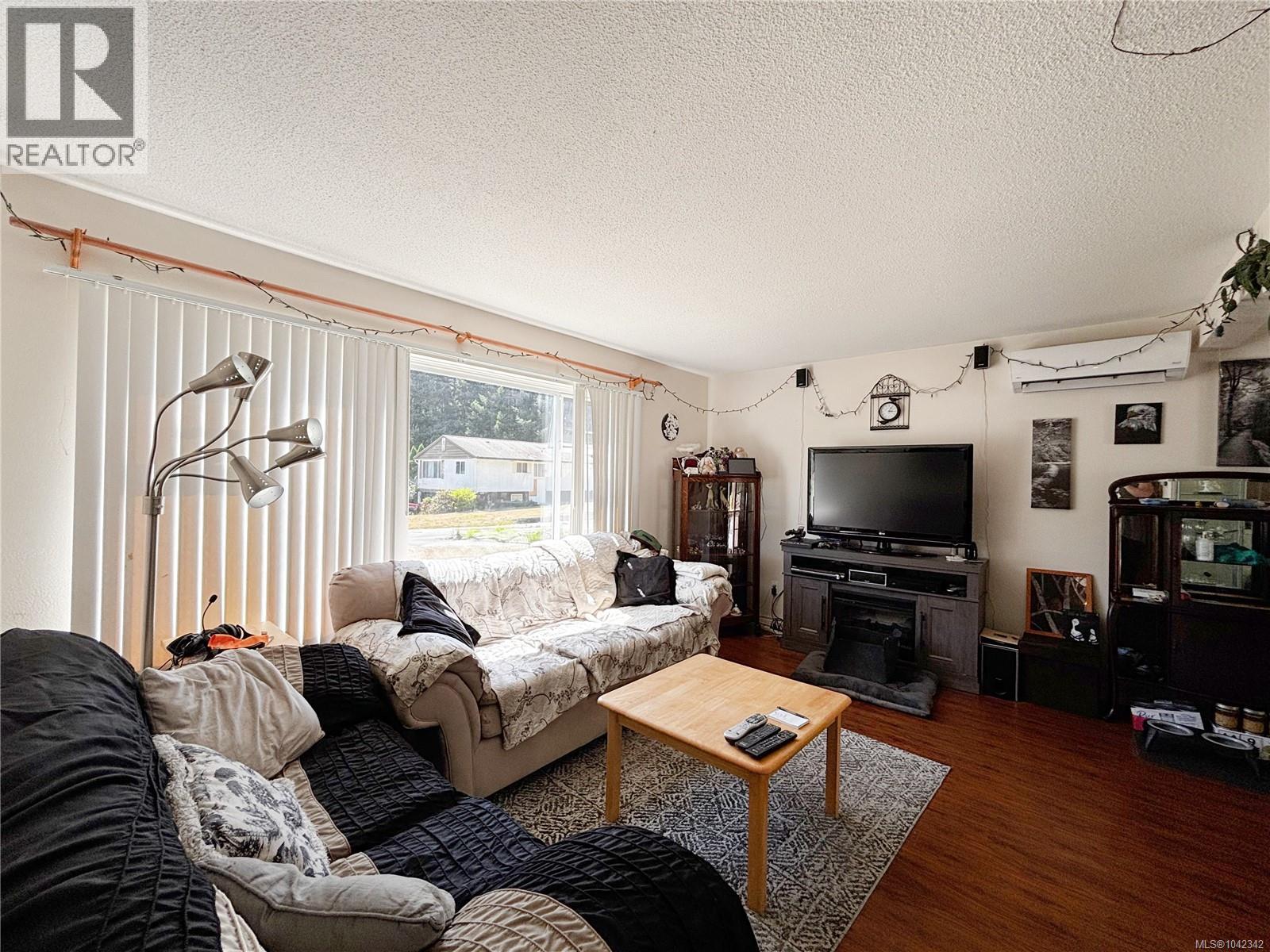 648 Nimpkish Dr - 19