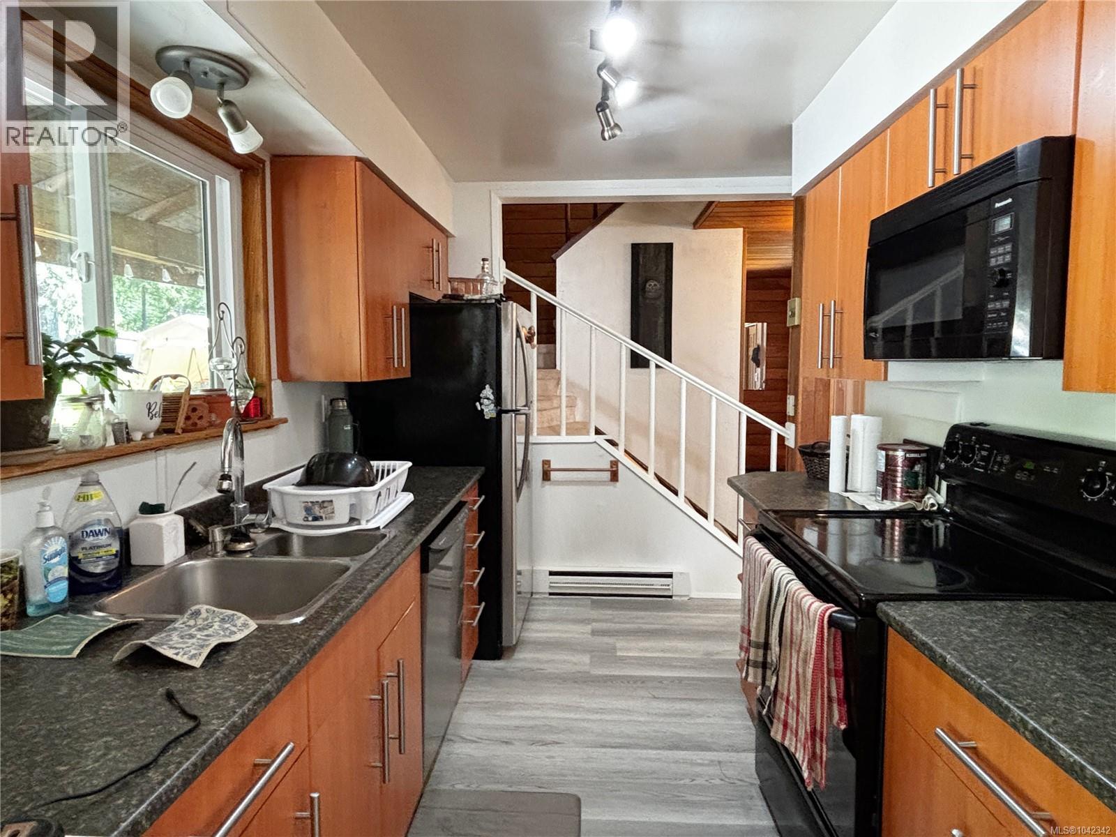 648 Nimpkish Dr - 2