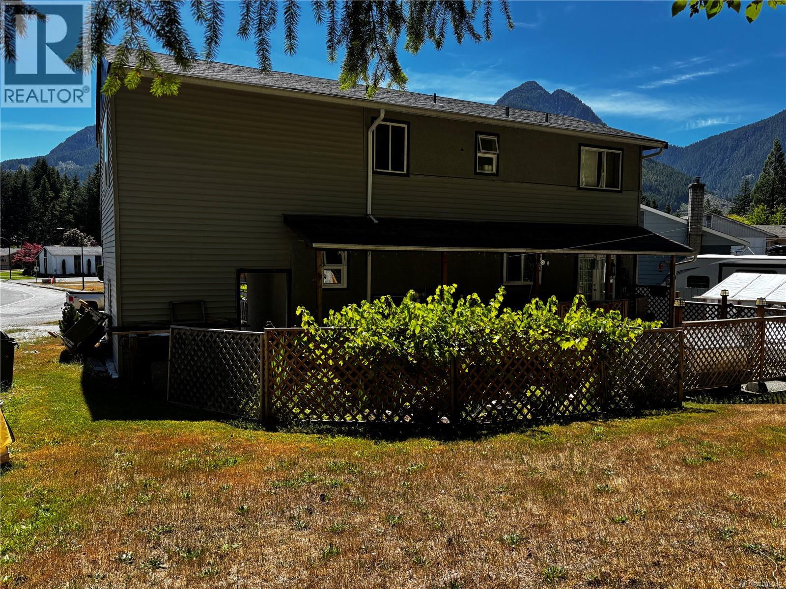 648 Nimpkish Dr - 24