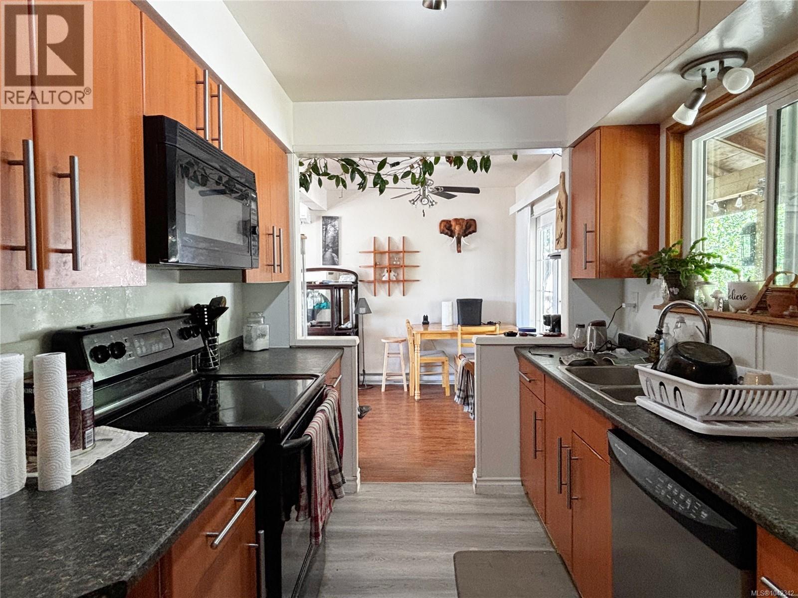 648 Nimpkish Dr - 3