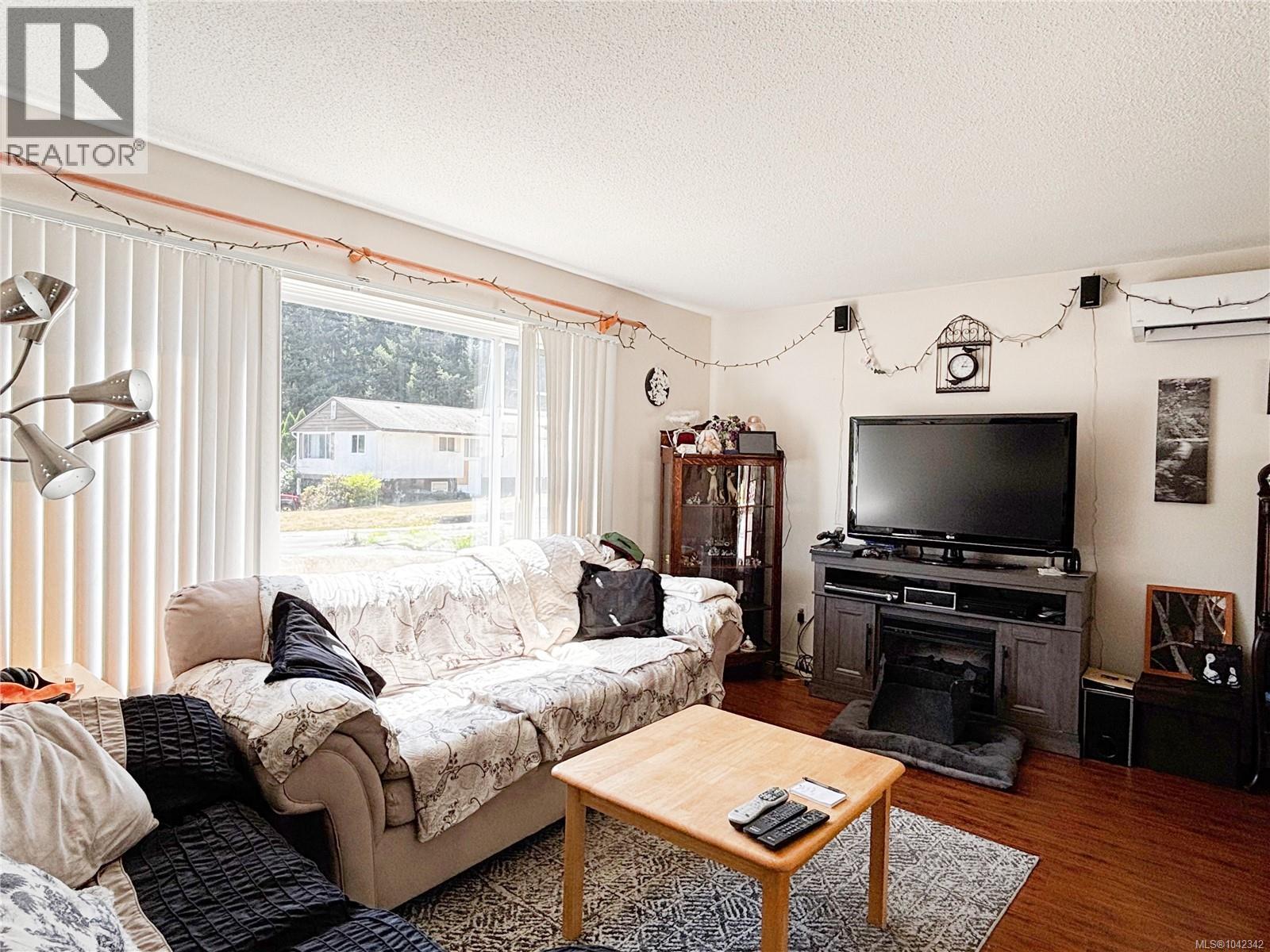 648 Nimpkish Dr - 4